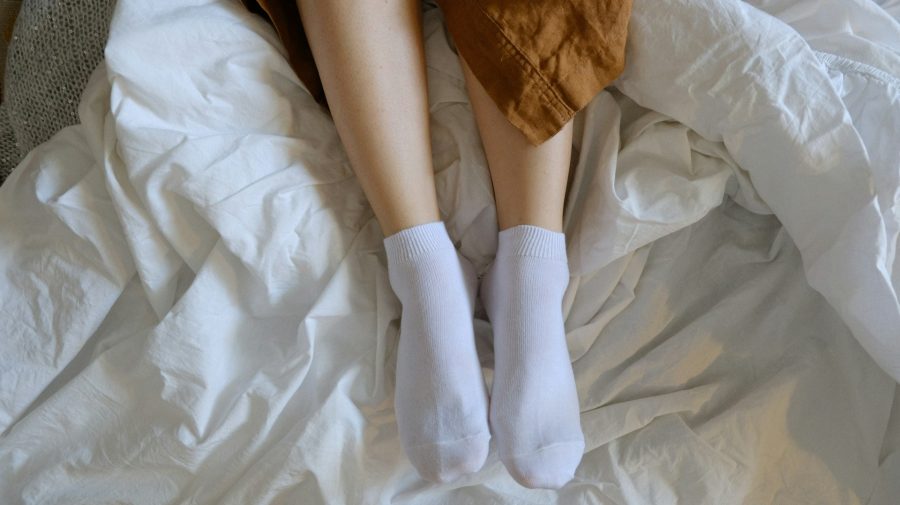 Want to get rid of cold feet while you sleep? Choose a quality mattress