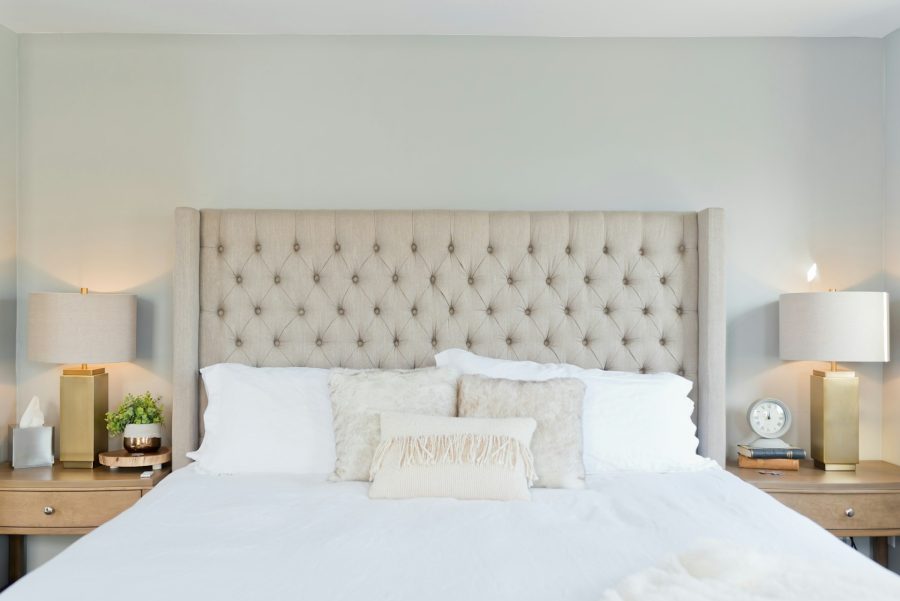 Do you have a small bedroom? We advise how to arrange it smartly
