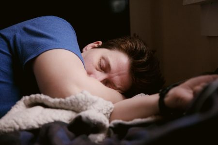 Correct sleeping positions contribute to healthy sleep. Which ones are they?