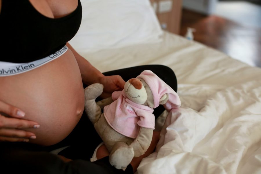 How to sleep healthily and lie properly in pregnancy?